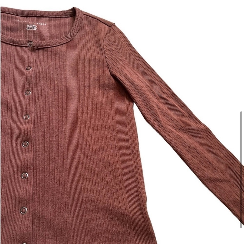American Eagle Brown Long Sleeve Top With Button Closure